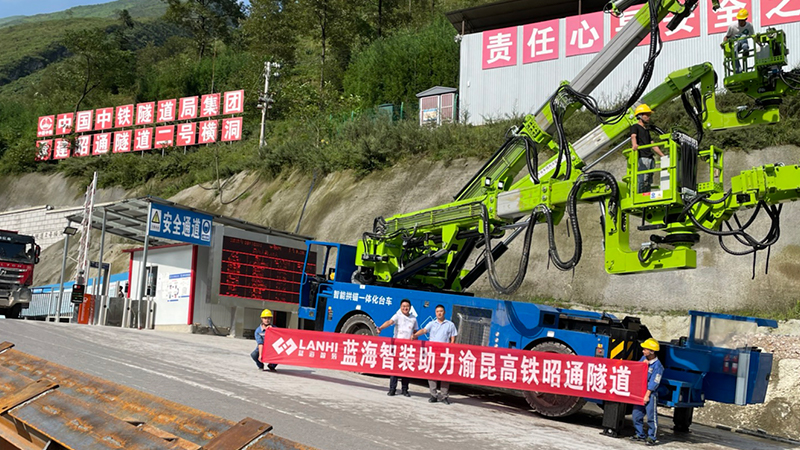 LGM312C拱錨臺車助力渝昆高鐵昭通隧道建設