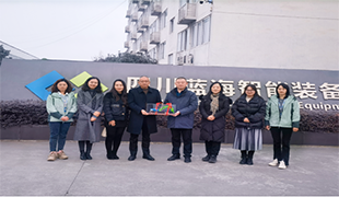 財經(jīng)專家團隊蒞臨藍海智裝指導交流